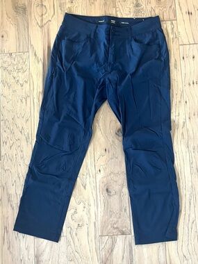 Prana Women’s Navy Blue Performance Straight Fit Pants, size 10 short